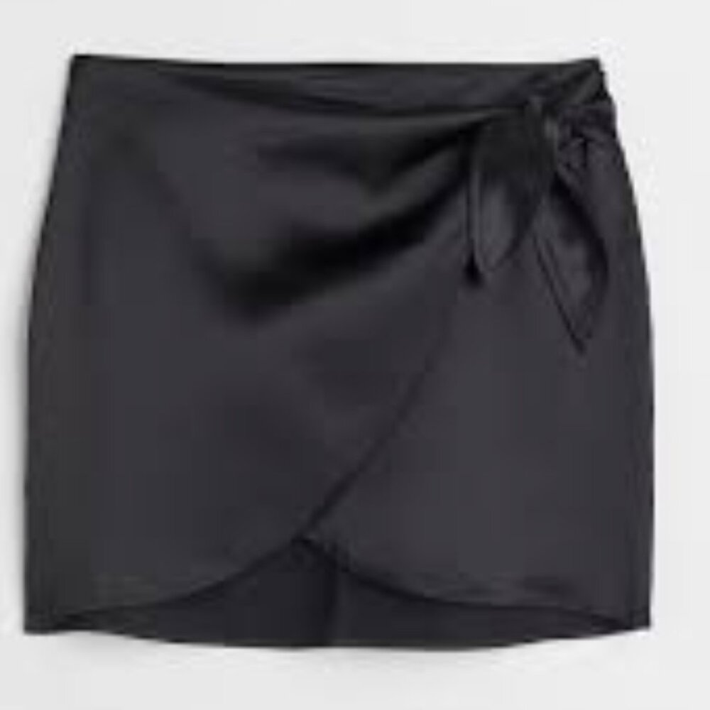 MISS SELFRIDGE / TOPSHOP BLACK SILK SATIN WRAP SKIRT - US 4 / SMALL